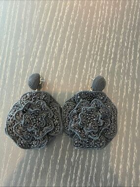 Rebecca de Ravenel black flower earrings
